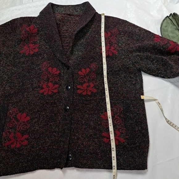 VINTAGE Handmade Knit Cardigan Sweater - Picture 8 of 11